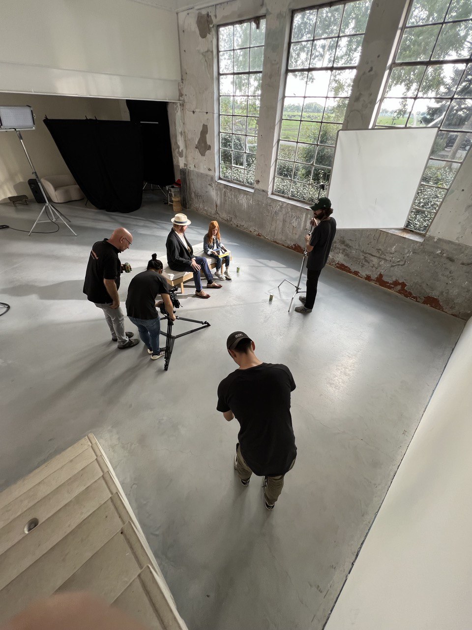 Behind the scenes foto van Oupro Media